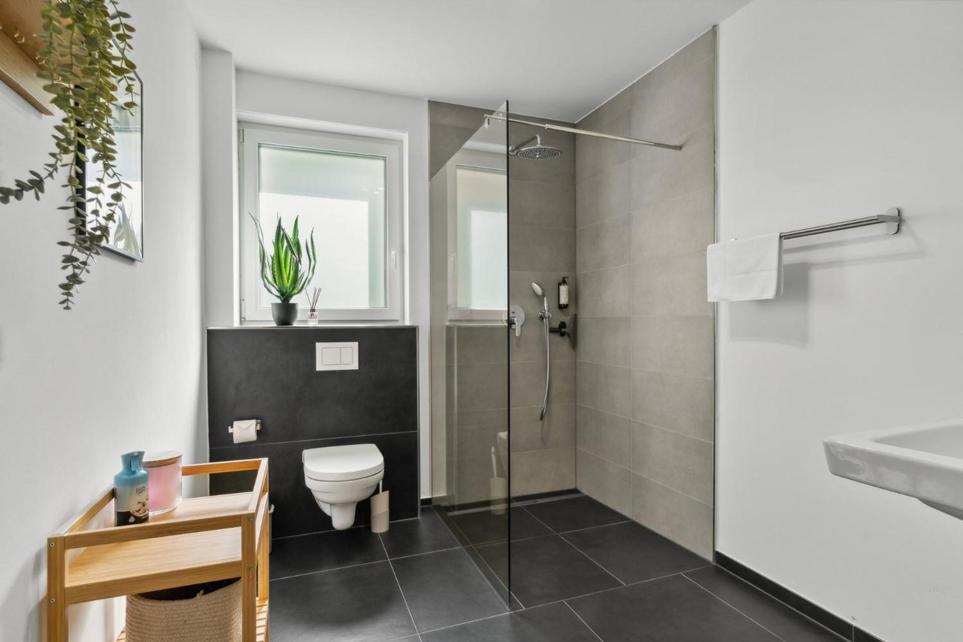 Zwei Apartments Fuer Bis Zu 8 Personen Zentral, Modern, Mit Terrasse & Balkon Bielefeld Exterior foto