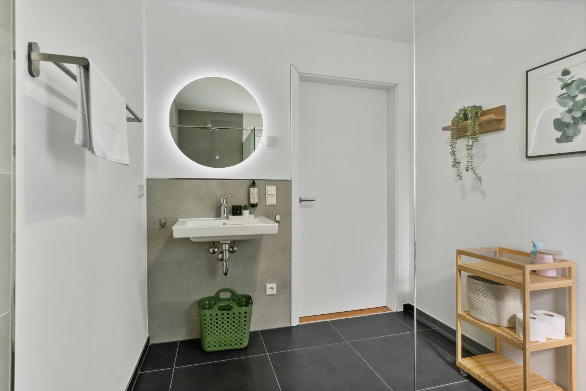 Zwei Apartments Fuer Bis Zu 8 Personen Zentral, Modern, Mit Terrasse & Balkon Bielefeld Exterior foto